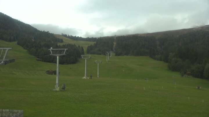 Jerzens (Hochzeiger) Hochzeiger Base Station snow cam captured at 14 September 2026 at 7:43 pm GMT+2