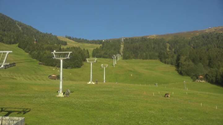 Jerzens (Hochzeiger) Hochzeiger Base Station snow cam captured at 15 September 2026 at 6:07 pm GMT+2