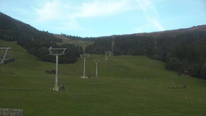 Jerzens (Hochzeiger) Hochzeiger Base Station snow cam captured at 17 September 2026 at 10:05 pm GMT+2