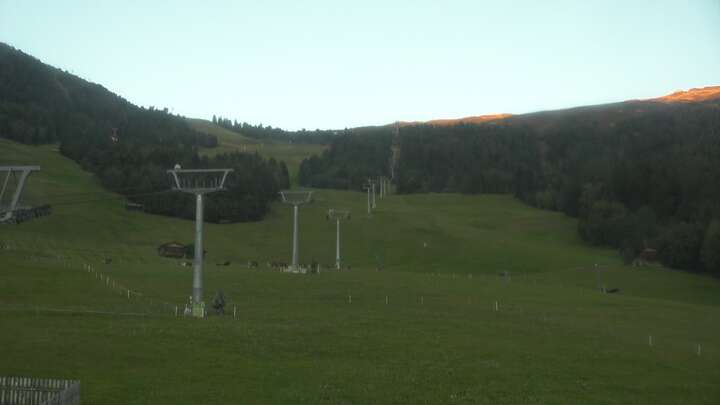 Jerzens (Hochzeiger) Hochzeiger Base Station snow cam captured at 22 September 2026 at 7:20 pm GMT+2