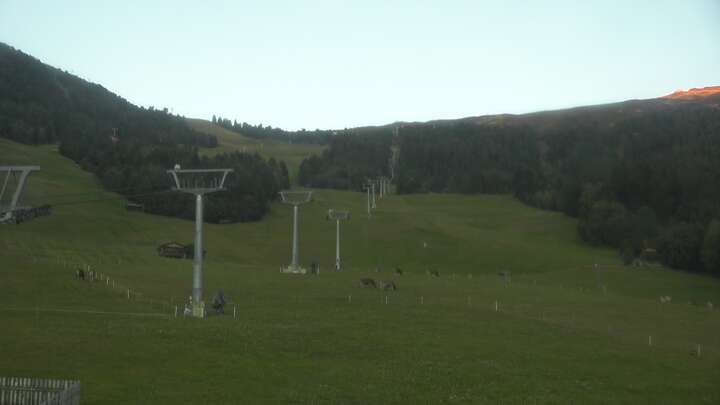 Jerzens (Hochzeiger) Hochzeiger Base Station snow cam captured at 26 September 2026 at 7:18 pm GMT+2