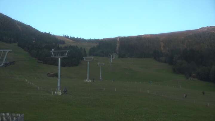 Jerzens (Hochzeiger) Hochzeiger Base Station snow cam captured at 28 September 2026 at 6:59 pm GMT+2