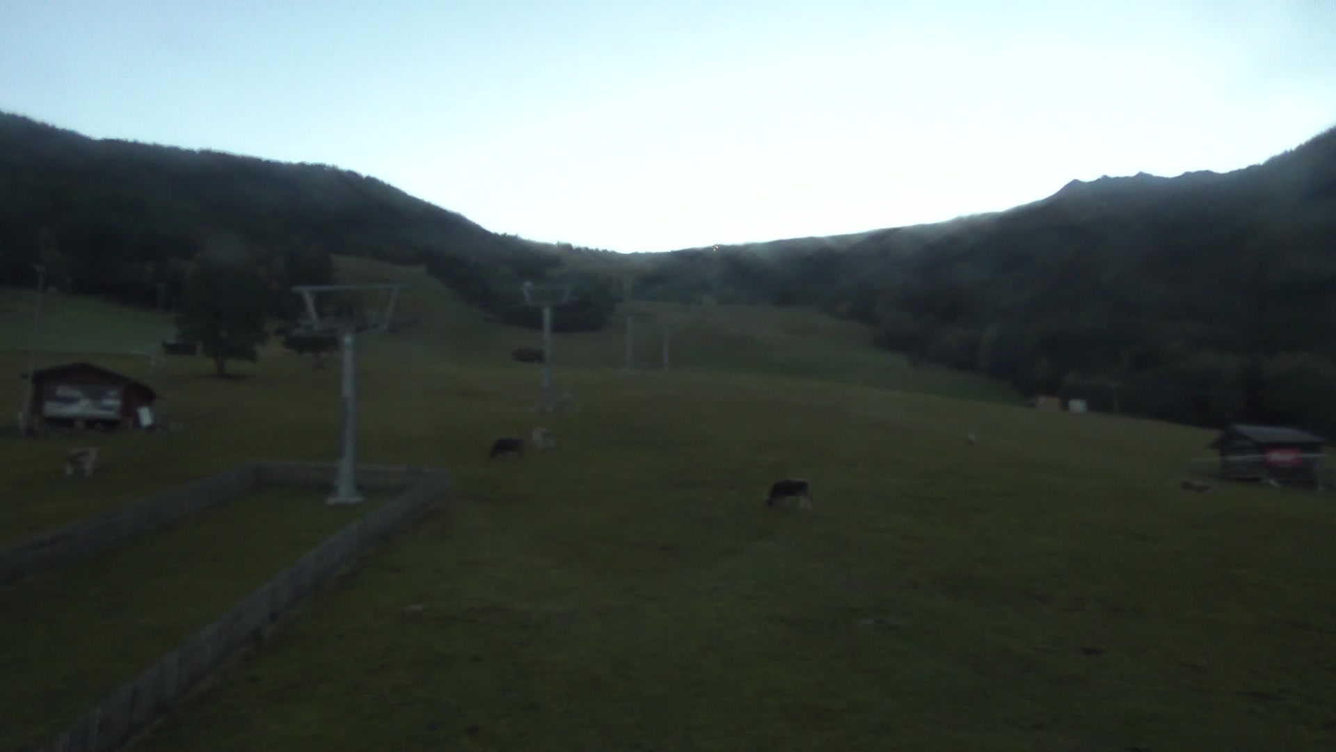 Jerzens (Hochzeiger) Hochzeiger Base Station snow cam captured at 6 October 2026 at 7:25 am GMT+2