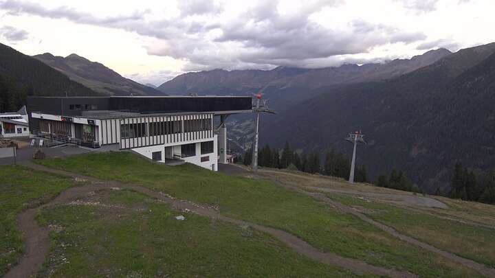 Kappl (Paznaun) Diasbahn Upper Station snow cam captured at 14 September 2026 at 7:43 pm GMT+2