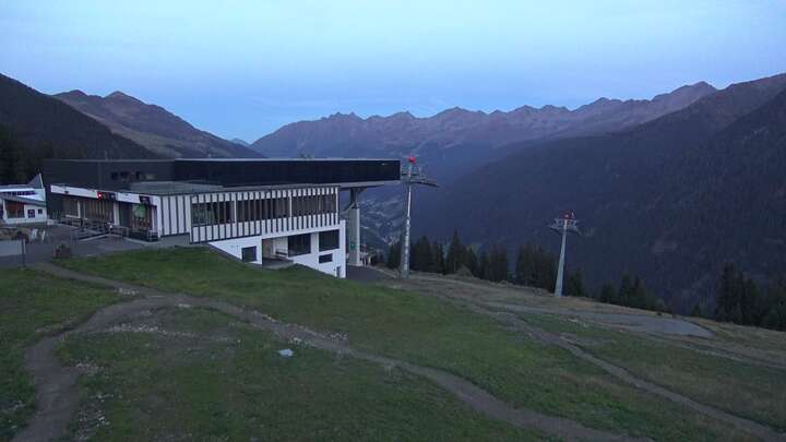 Kappl (Paznaun) Diasbahn Upper Station snow cam captured at 17 September 2026 at 10:06 pm GMT+2