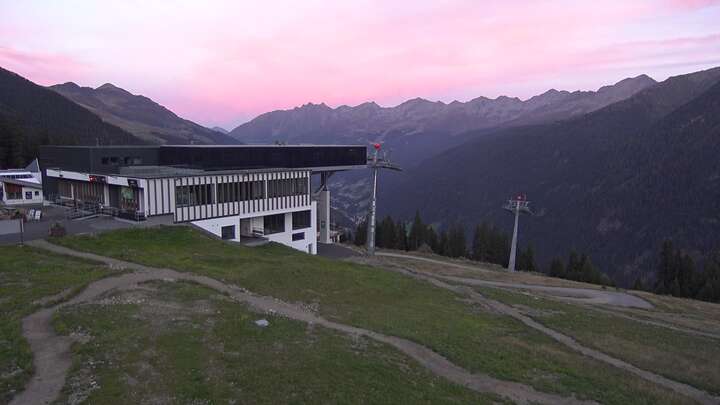 Kappl (Paznaun) Diasbahn Upper Station snow cam captured at 19 September 2026 at 7:50 pm GMT+2