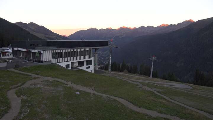 Kappl (Paznaun) Diasbahn Upper Station snow cam captured at 25 September 2026 at 7:19 pm GMT+2