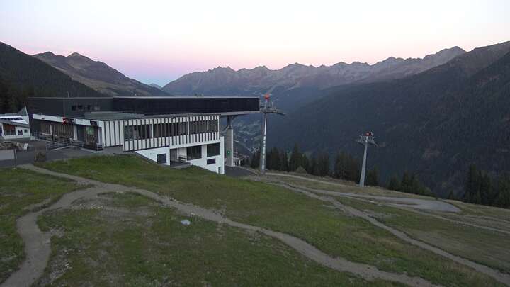 Kappl (Paznaun) Diasbahn Upper Station snow cam captured at 26 September 2026 at 7:35 pm GMT+2