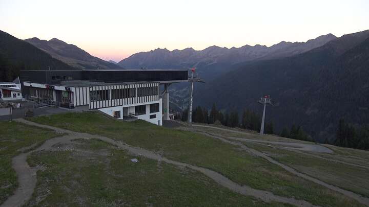 Kappl (Paznaun) Diasbahn Upper Station snow cam captured at 27 September 2026 at 7:22 pm GMT+2