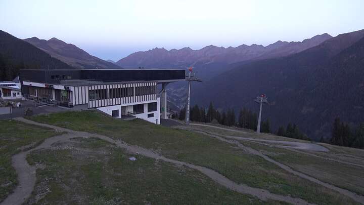 Kappl (Paznaun) Diasbahn Upper Station snow cam captured at 28 September 2026 at 7:15 pm GMT+2