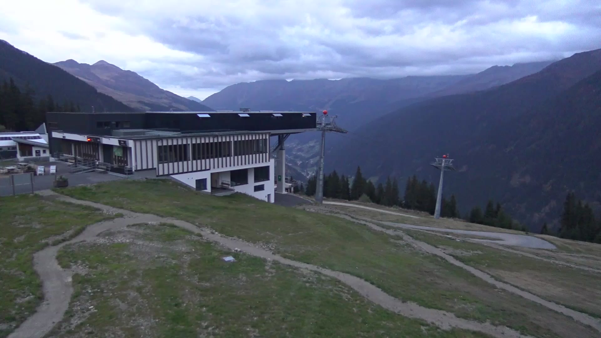 Kappl (Paznaun) Diasbahn Upper Station snow cam captured at 4 October 2026 at 7:08 pm GMT+2