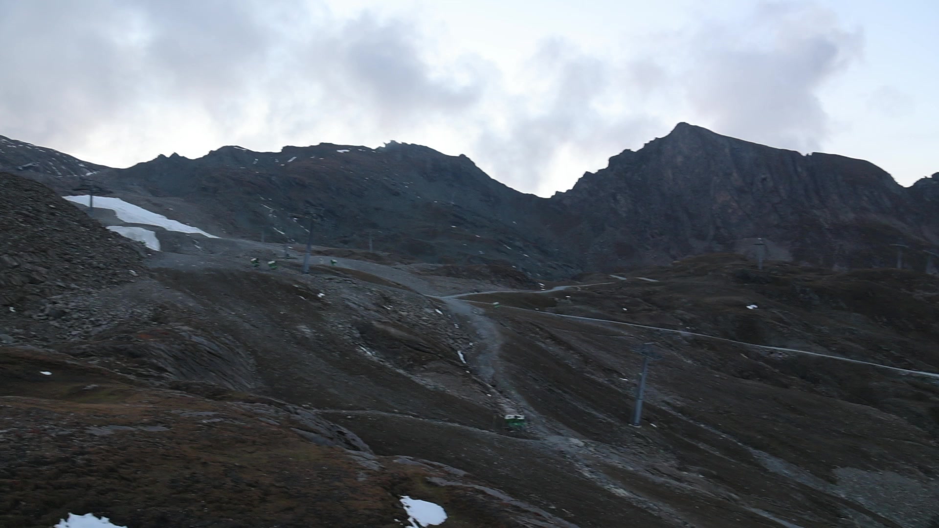 Kaprun (Kitzsteinhorn) Alpincenter snow cam captured at 4 October 2026 at 6:52 pm GMT+2