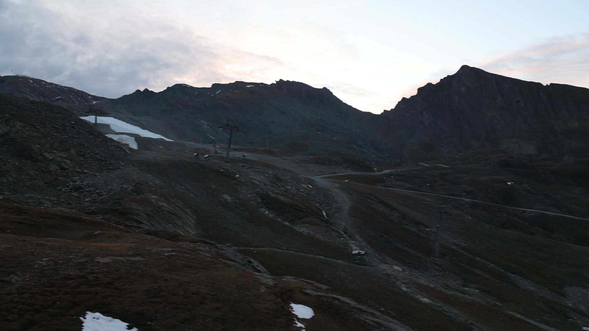 Kaprun (Kitzsteinhorn) Alpincenter snow cam captured at 5 October 2026 at 7:00 pm GMT+2