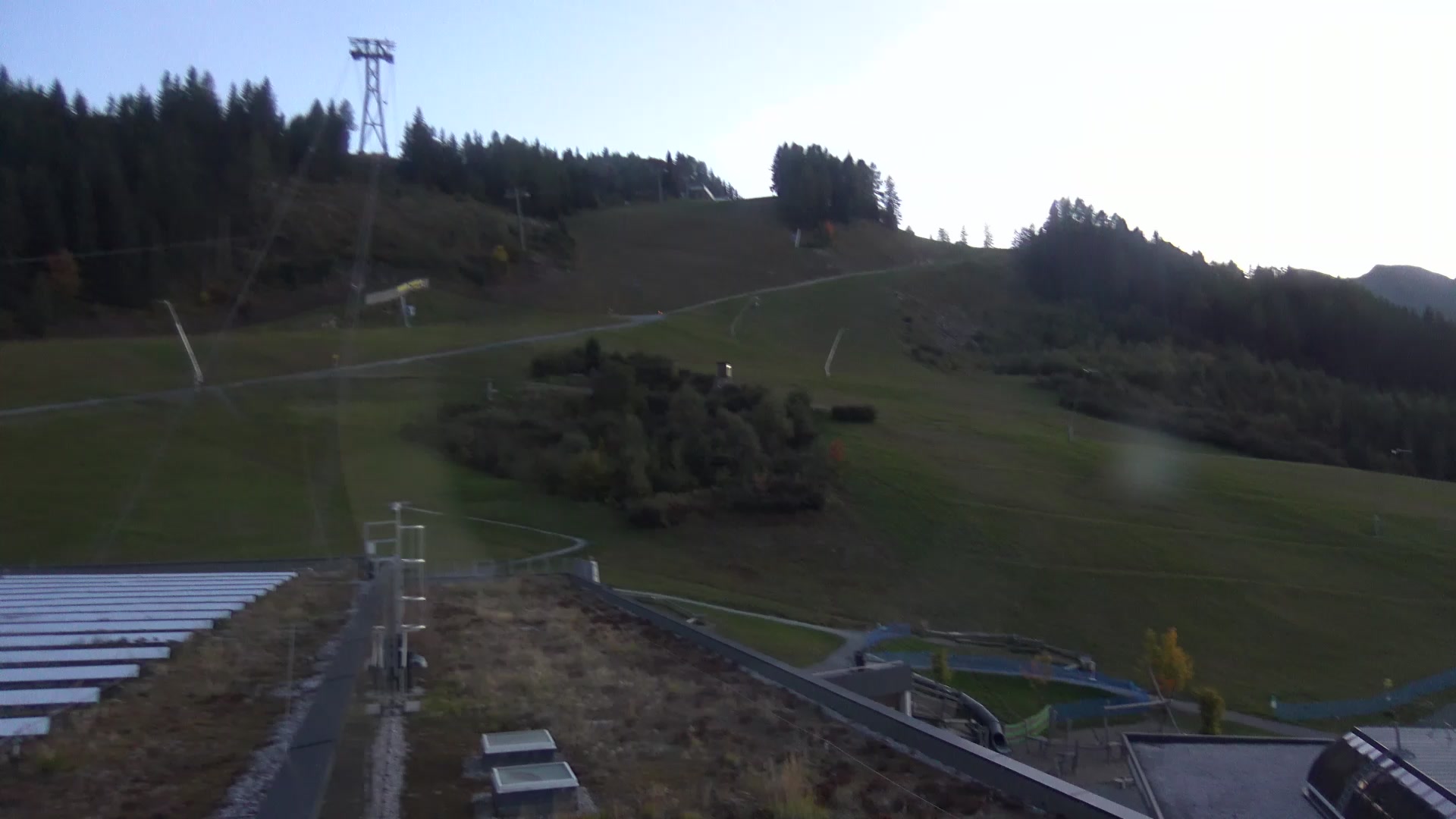 Kaprun (Kitzsteinhorn) Upper Station Maiskogelbahn snow cam captured at 3 October 2026 at 7:04 pm GMT+2