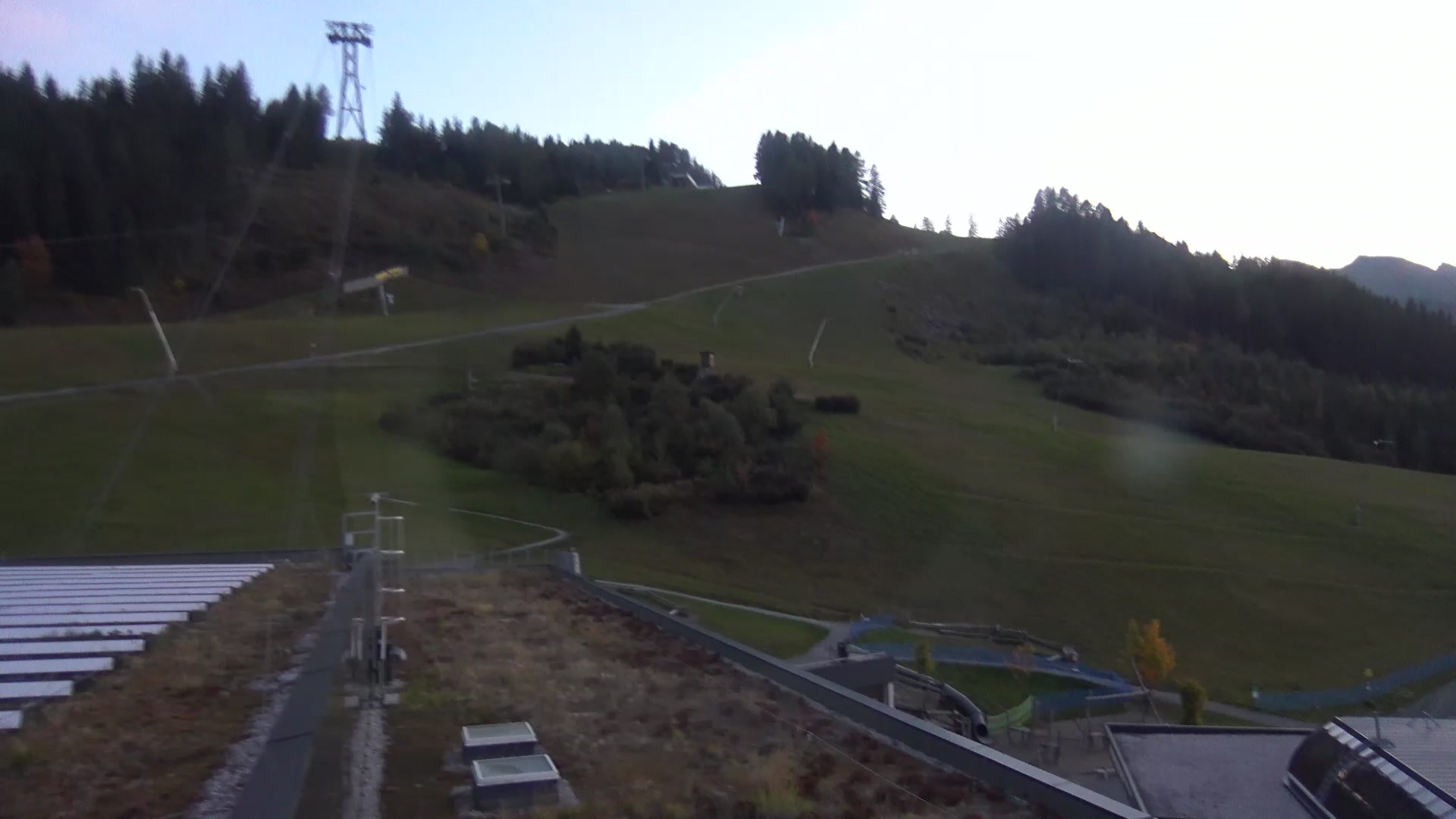 Kaprun (Kitzsteinhorn) Upper Station Maiskogelbahn snow cam captured at 4 October 2026 at 7:08 pm GMT+2