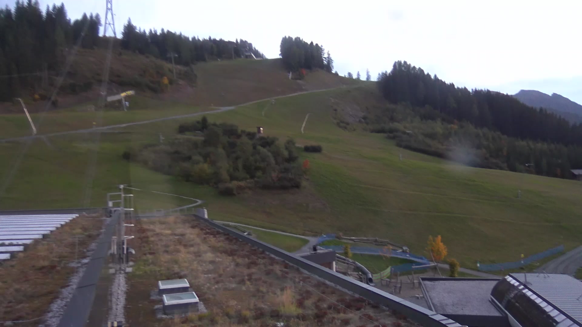 Kaprun (Kitzsteinhorn) Upper Station Maiskogelbahn snow cam captured at 5 October 2026 at 7:00 pm GMT+2