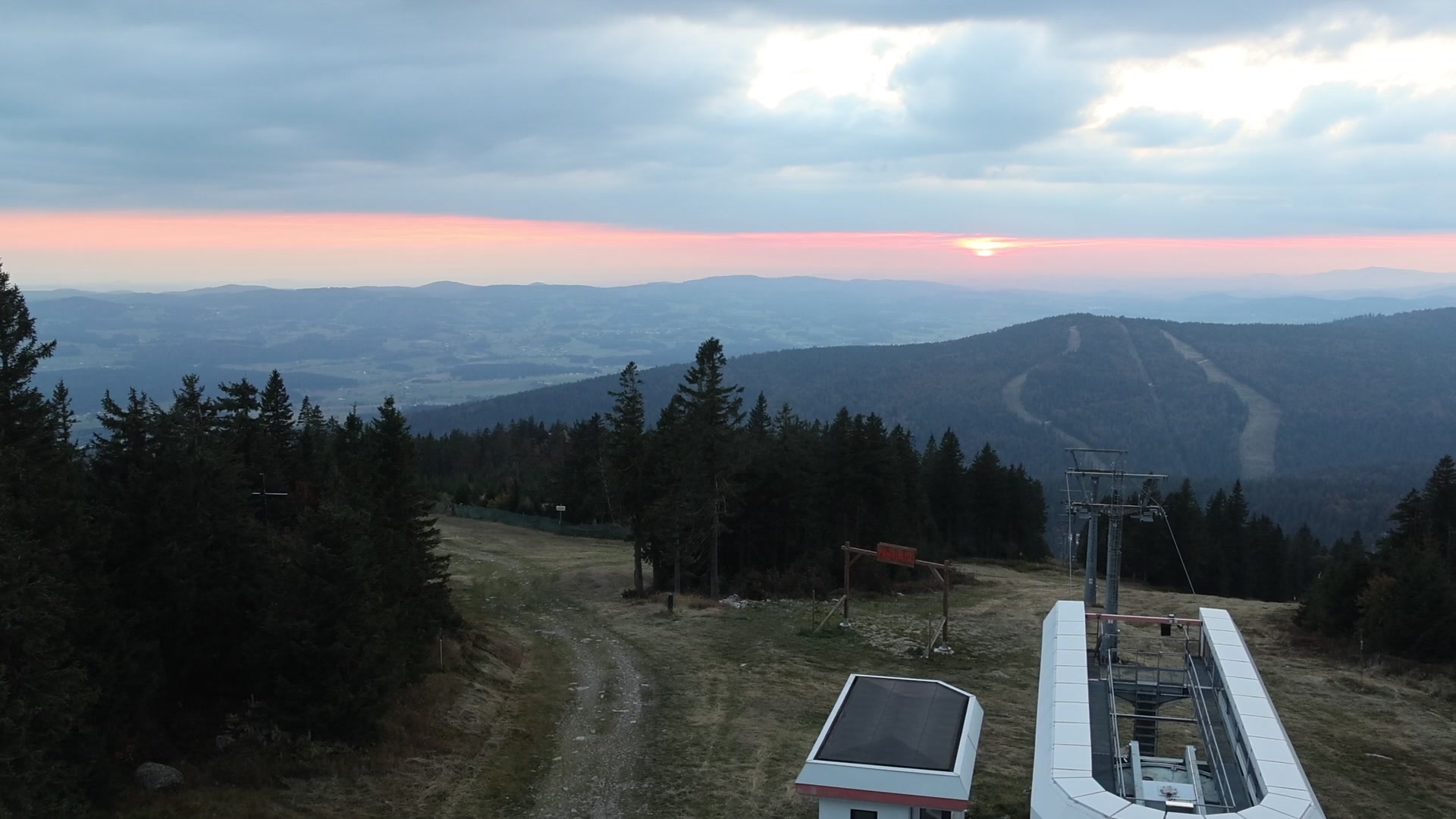 Klaffer am Hochficht (Hochficht Böhmerwald) Hochficht Upper Station snow cam captured at 4 October 2026 at 6:53 pm GMT+2