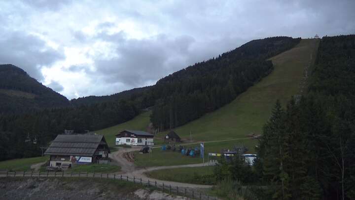 Lackenhof am Ötscher (Ötscherlifte) Eibenkogl Upper Station snow cam captured at 14 September 2026 at 7:29 pm GMT+2