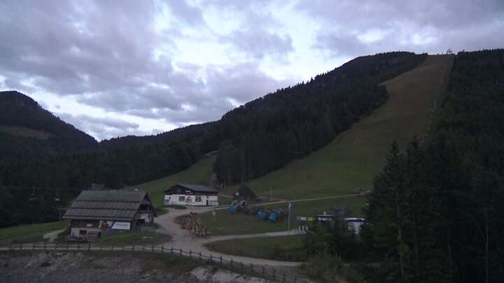 Lackenhof am Ötscher (Ötscherlifte) Eibenkogl Upper Station snow cam captured at 18 September 2026 at 7:27 pm GMT+2