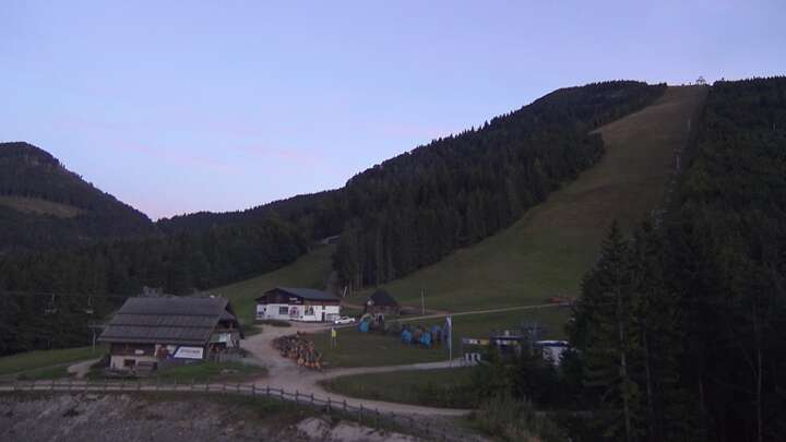 Lackenhof am Ötscher (Ötscherlifte) Eibenkogl Upper Station snow cam captured at 19 September 2026 at 7:19 pm GMT+2