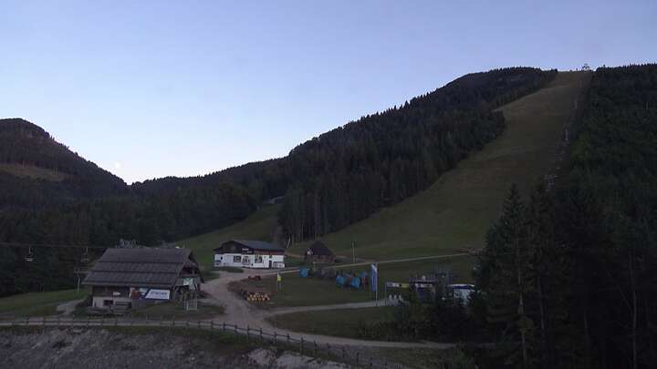Lackenhof am Ötscher (Ötscherlifte) Eibenkogl Upper Station snow cam captured at 23 September 2026 at 7:08 pm GMT+2