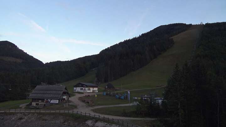Lackenhof am Ötscher (Ötscherlifte) Eibenkogl Upper Station snow cam captured at 25 September 2026 at 7:04 pm GMT+2