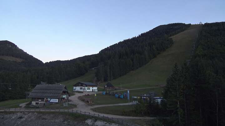 Lackenhof am Ötscher (Ötscherlifte) Eibenkogl Upper Station snow cam captured at 26 September 2026 at 7:03 pm GMT+2