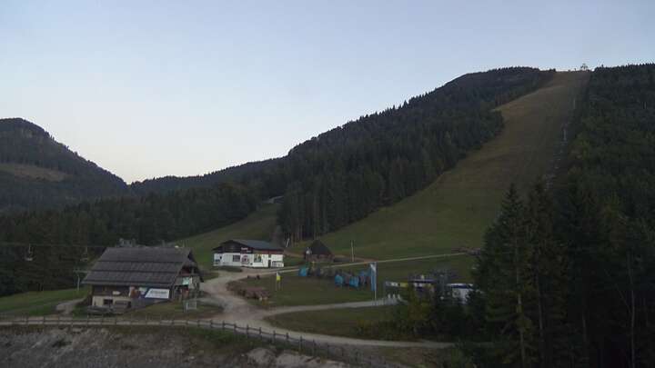 Lackenhof am Ötscher (Ötscherlifte) Eibenkogl Upper Station snow cam captured at 28 September 2026 at 7:00 pm GMT+2