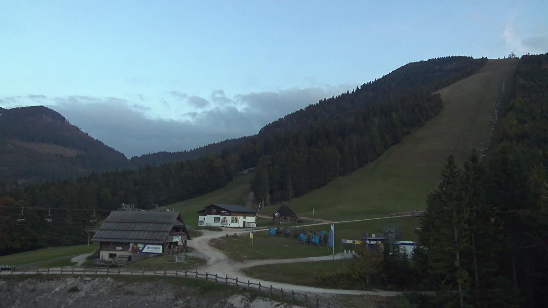 Lackenhof am Ötscher (Ötscherlifte) Eibenkogl Upper Station snow cam captured at 5 October 2026 at 6:31 pm GMT+2