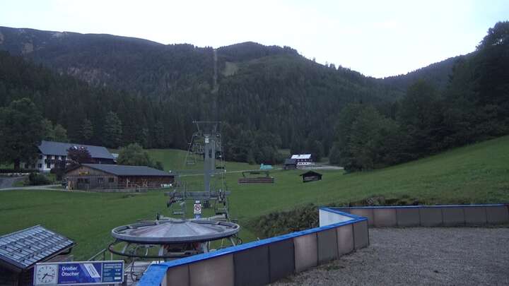 Lackenhof am Ötscher (Ötscherlifte) Base Station Weitental snow cam captured at 17 September 2026 at 10:06 pm GMT+2