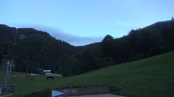 Lackenhof am Ötscher (Ötscherlifte) Base Station Weitental snow cam captured at 20 September 2026 at 7:15 pm GMT+2