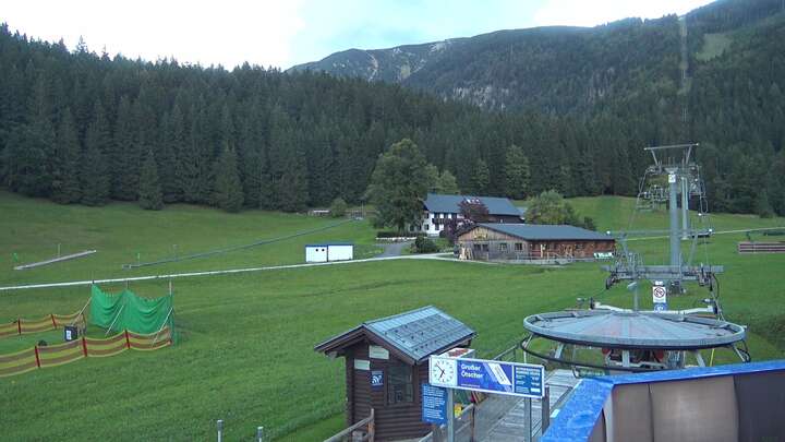 Lackenhof am Ötscher (Ötscherlifte) Base Station Weitental snow cam captured at 21 September 2026 at 6:59 pm GMT+2