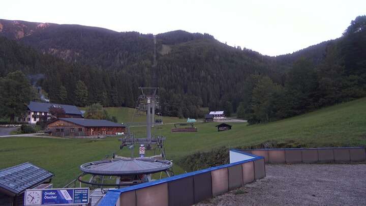 Lackenhof am Ötscher (Ötscherlifte) Base Station Weitental snow cam captured at 25 September 2026 at 7:04 pm GMT+2