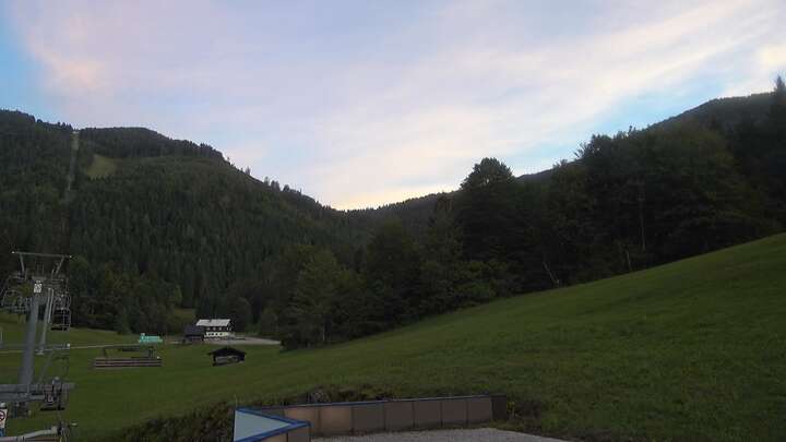 Lackenhof am Ötscher (Ötscherlifte) Base Station Weitental snow cam captured at 27 September 2026 at 7:06 pm GMT+2