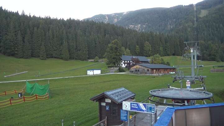 Lackenhof am Ötscher (Ötscherlifte) Base Station Weitental snow cam captured at 28 September 2026 at 7:00 pm GMT+2