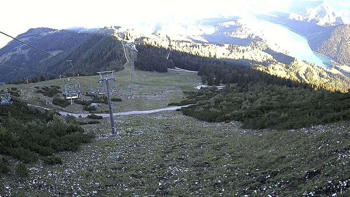 Mitterbach (Gemeindealpe) Upper Station Gipfelbahn snow cam captured at 15 September 2026 at 6:09 pm GMT+2