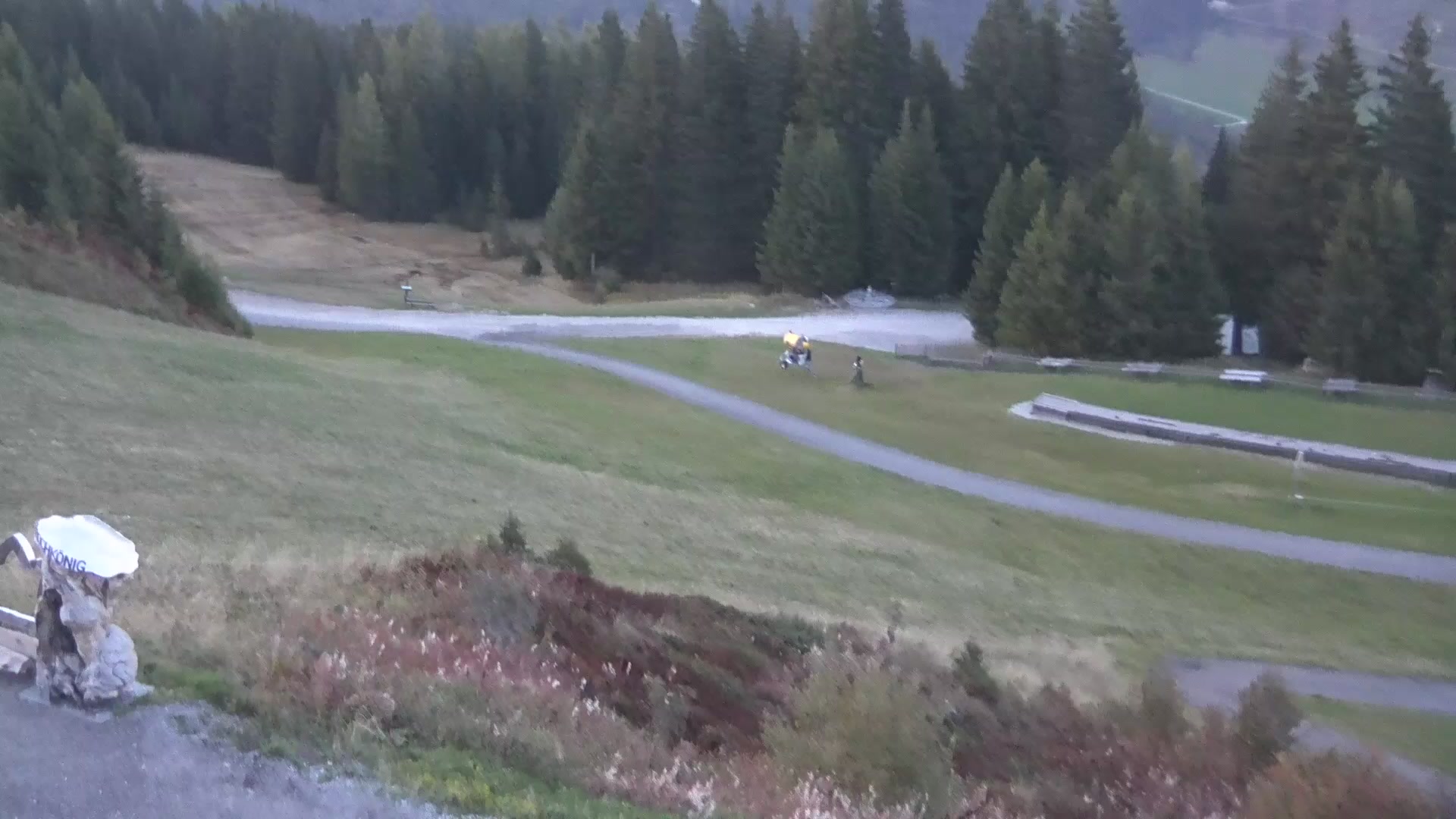 Mühlbach am Hochkönig (Hochkönig) Kabinenbahn Karbachalm snow cam captured at 4 October 2026 at 7:00 pm GMT+2
