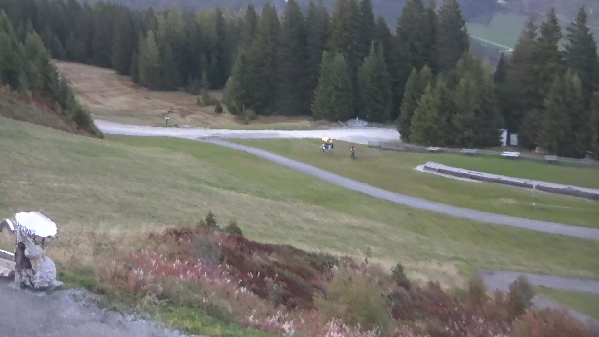 Mühlbach am Hochkönig (Hochkönig) Kabinenbahn Karbachalm snow cam captured at 5 October 2026 at 6:56 pm GMT+2