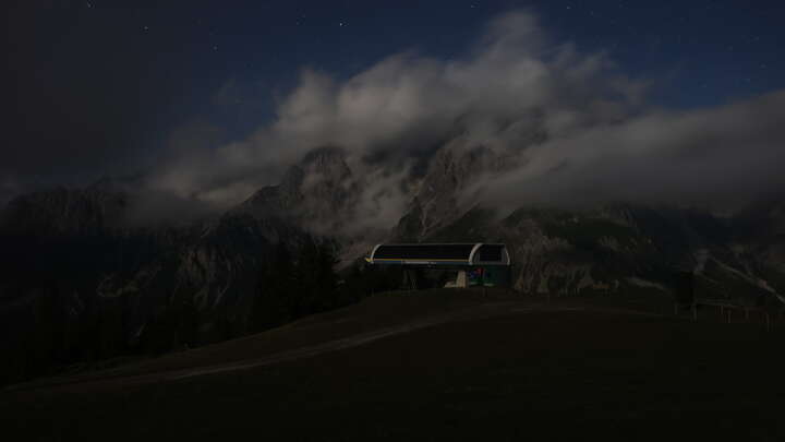 Mühlbach am Hochkönig (Hochkönig) Kingscab Upper Station snow cam captured at 21 September 2026 at 11:38 pm GMT+2