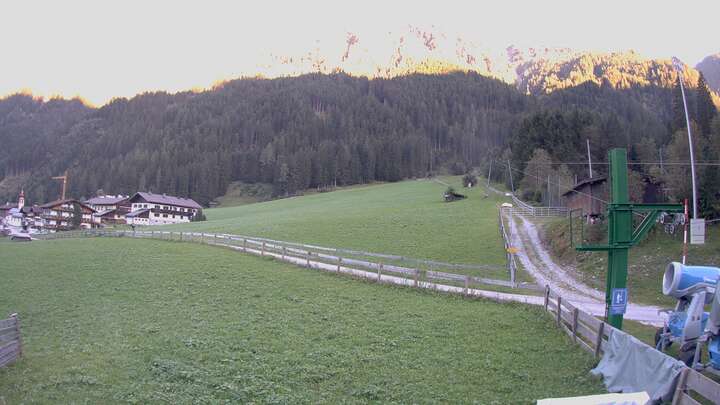 Neustift - Dorf (Elferlifte) Krössbach snow cam captured at 15 September 2026 at 6:09 pm GMT+2