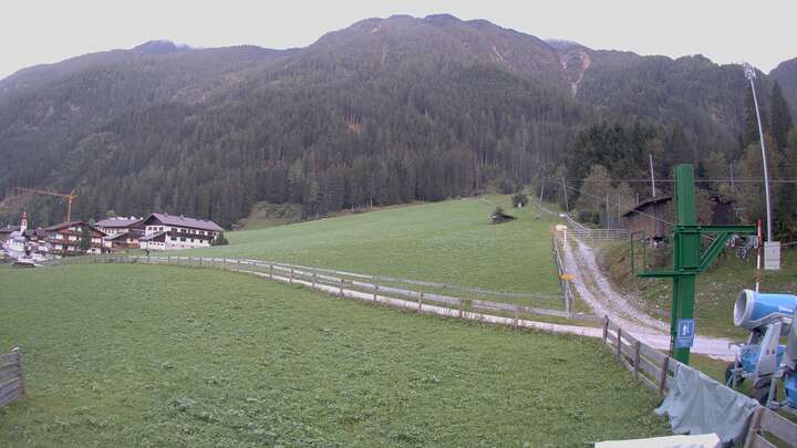 Neustift - Dorf (Elferlifte) Krössbach snow cam captured at 17 September 2026 at 10:07 pm GMT+2