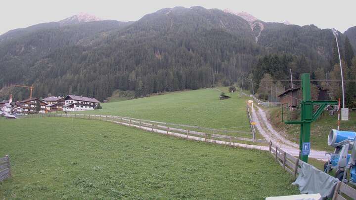 Neustift - Dorf (Elferlifte) Krössbach snow cam captured at 22 September 2026 at 7:27 pm GMT+2