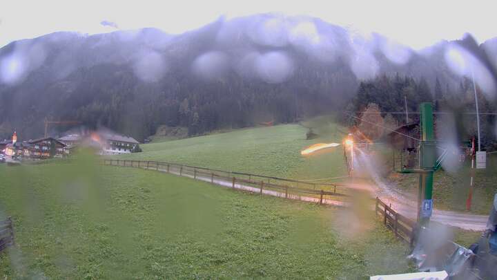 Neustift - Dorf (Elferlifte) Krössbach snow cam captured at 24 September 2026 at 7:27 pm GMT+2
