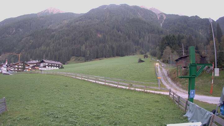 Neustift - Dorf (Elferlifte) Krössbach snow cam captured at 25 September 2026 at 7:27 pm GMT+2
