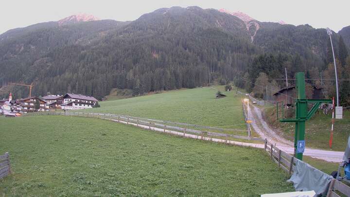 Neustift - Dorf (Elferlifte) Krössbach snow cam captured at 26 September 2026 at 7:26 pm GMT+2