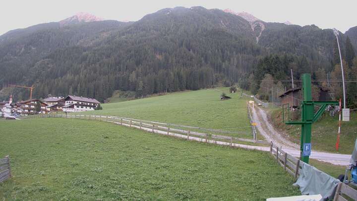 Neustift - Dorf (Elferlifte) Krössbach snow cam captured at 27 September 2026 at 7:07 pm GMT+2
