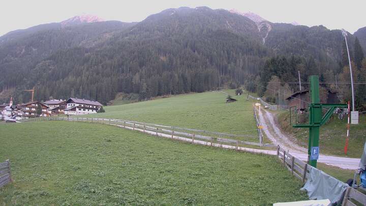 Neustift - Dorf (Elferlifte) Krössbach snow cam captured at 28 September 2026 at 7:04 pm GMT+2