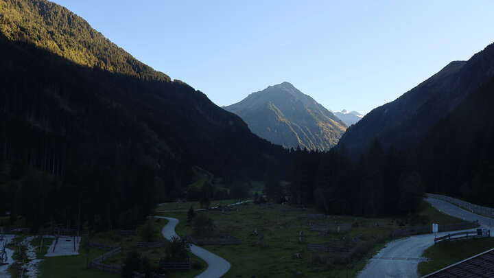Neustift im Stubaital (Stubai) Klaus Äuele snow cam captured at 15 September 2026 at 6:09 pm GMT+2