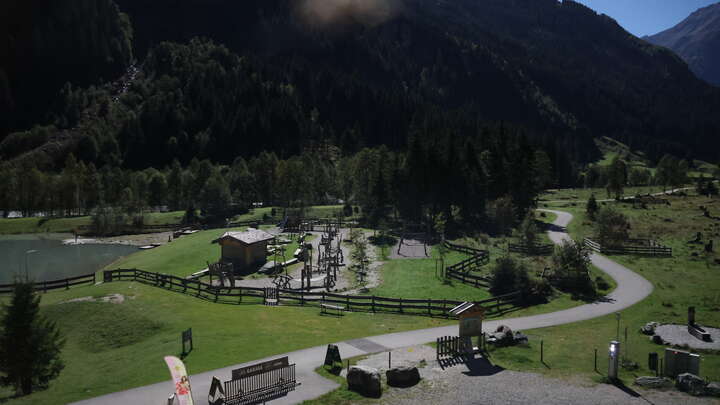 Neustift im Stubaital (Stubai) Klaus Äuele snow cam captured at 25 September 2026 at 11:59 pm GMT+2