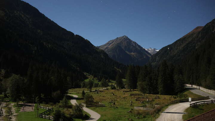 Neustift im Stubaital (Stubai) Klaus Äuele snow cam captured at 27 September 2026 at 11:56 pm GMT+2